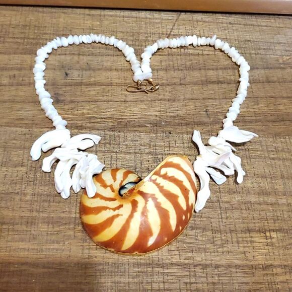 Vintage Huge Nautlius Pearly Shell Strain Statement Necklace Trim In Gold - Picture 8 of 11